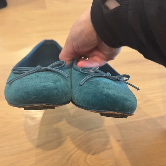 CHANEL Teal Velvet Ballet Flats - Picture 4 of 8